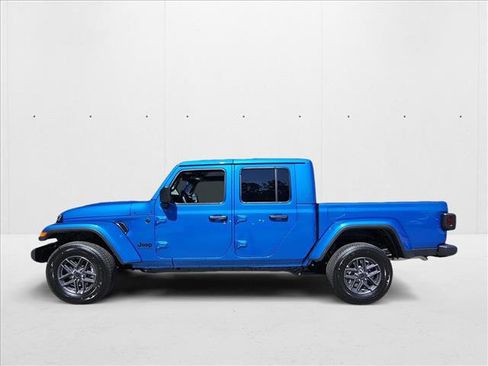 New 2025 Jeep Gladiator Sport image 5