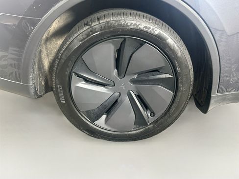 Used 2026 Tesla Model Y 2WD image 11