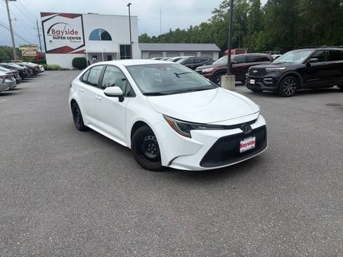 Used 2022 Toyota Corolla LE FWD image 2