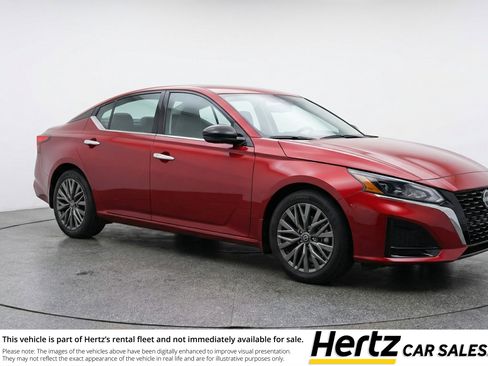 Used 2025 Nissan Altima 2.5 SV image 1