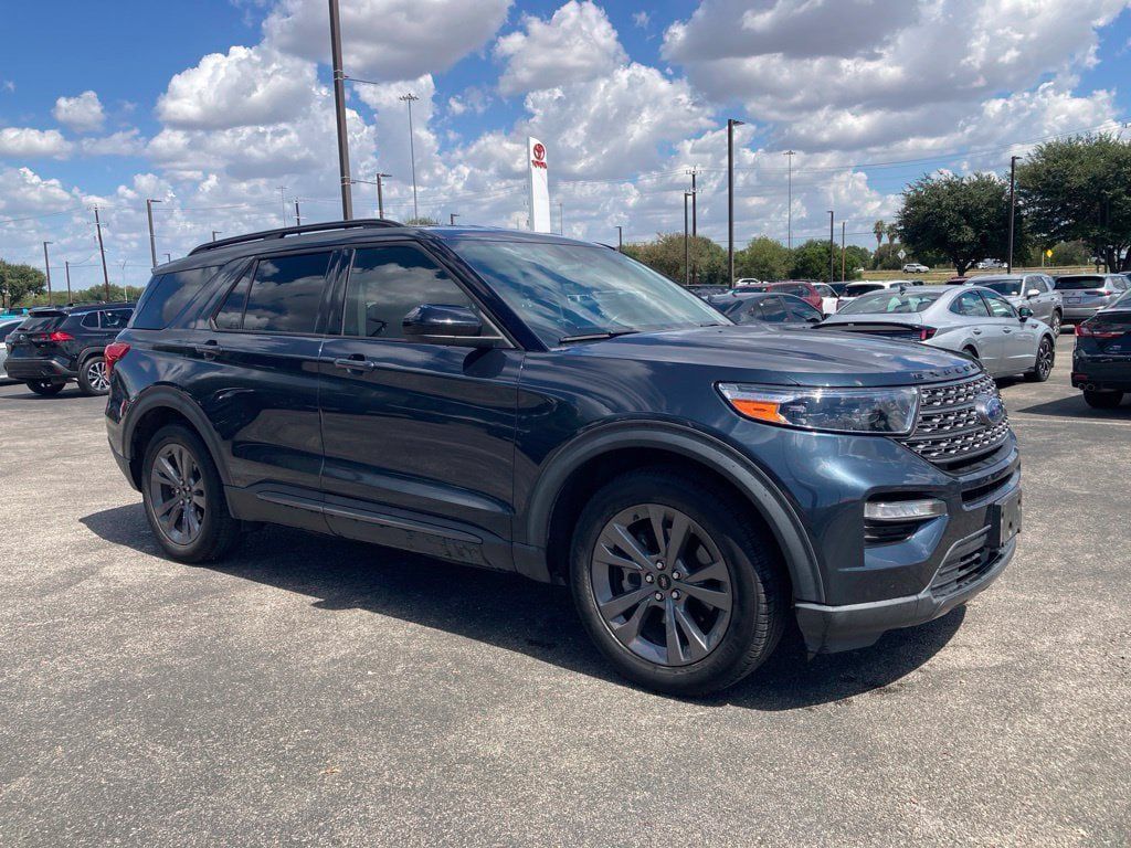 Used 2022 Ford Explorer XLT w/ Equipment Group 202A RWD image 3