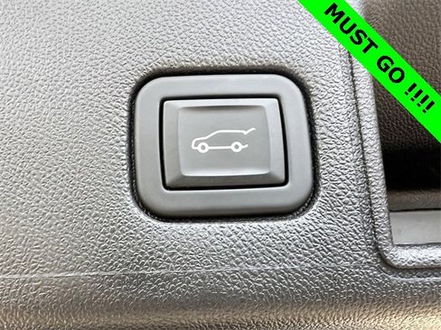 Used 2024 GMC Terrain SLT image 31