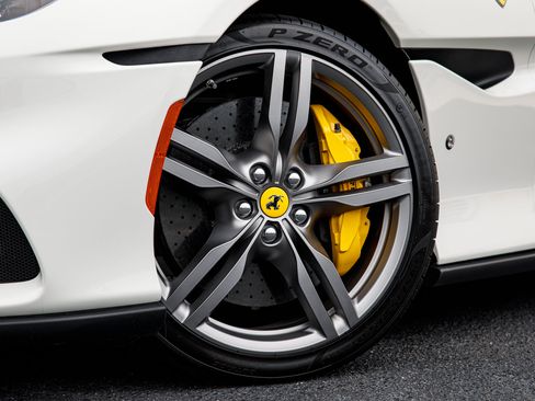 Used 2023 Ferrari Portofino M RWD image 3