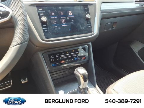 Used 2022 Volkswagen Tiguan SEL R-Line AWD/4WD image 32