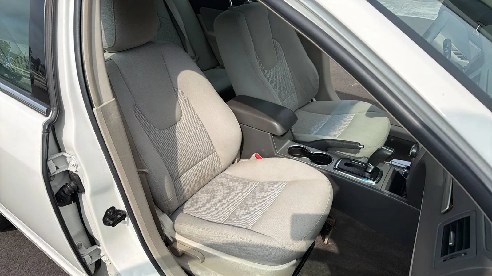 Used 2010 Ford Fusion SE FWD image 12