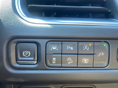 Used 2022 Chevrolet Suburban Z71 w/ Luxury Package AWD/4WD image 19