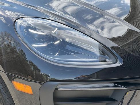 Certified 2025 Porsche Macan image 14