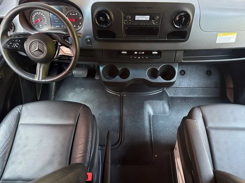 Used 2025 Mercedes-Benz Sprinter 2500 image 17