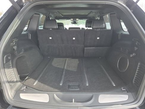 Used 2017 Jeep Grand Cherokee Limited w/ Luxury Group II image 29