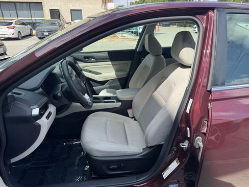 Used 2025 Nissan Altima 2.5 SV image 28