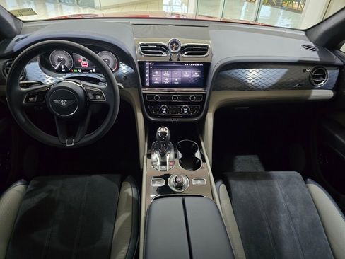 Used 2022 Bentley Bentayga image 14