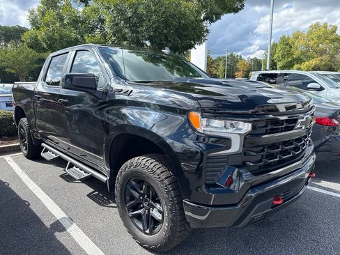 Used 2024 Chevrolet Silverado 1500 LT Trail Boss w/ LPO, Dark Essentials Package AWD/4WD image 2