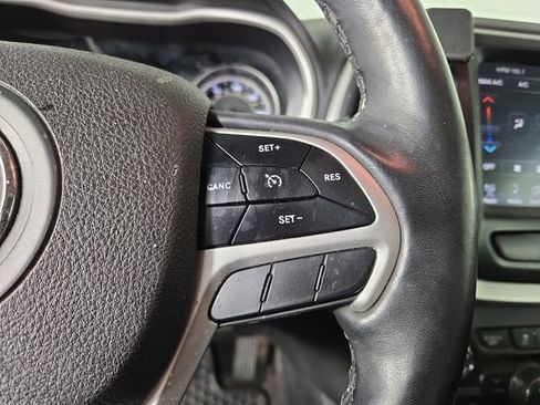 Used 2018 Jeep Cherokee Latitude Plus w/ Cold Weather Group image 23