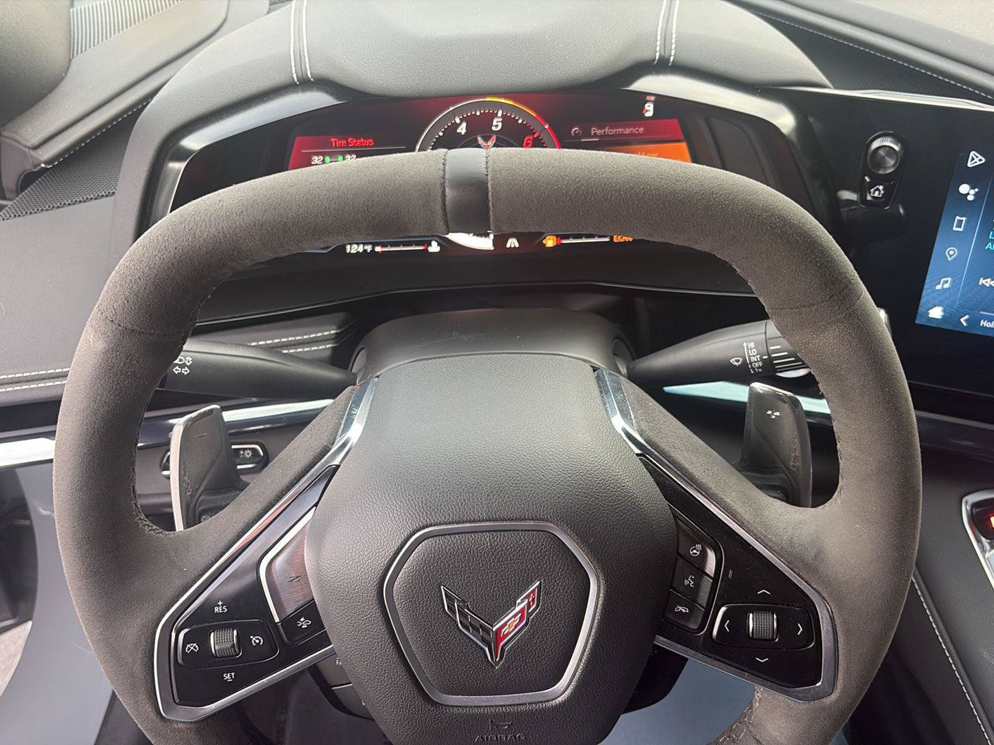 Used 2024 Chevrolet Corvette Stingray Preferred Cpe w/ Z51 Performance Package RWD image 18