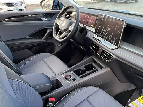 New 2026 Volkswagen Tiguan SE image 11