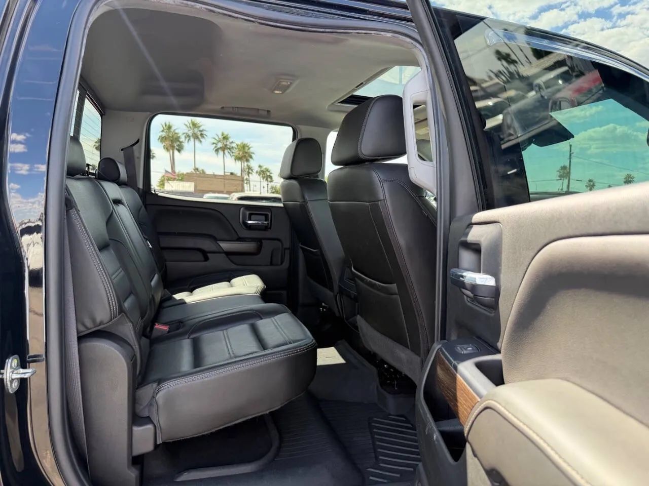 Used 2017 GMC Sierra 2500 Denali w/ Duramax Plus Package AWD/4WD image 29