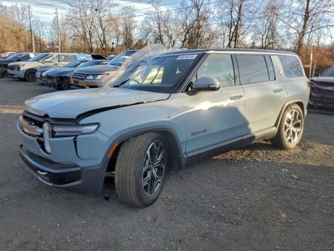 Used 2025 Rivian R1S Adventure image 2