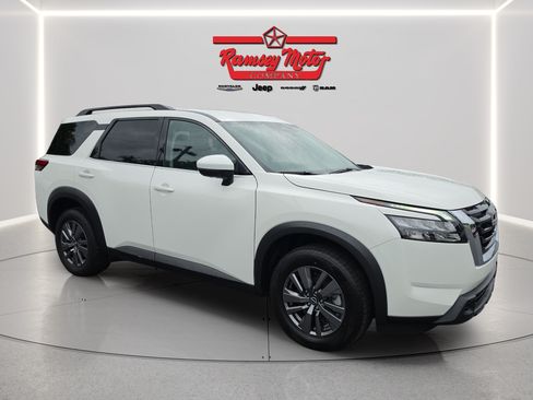 Used 2025 Nissan Pathfinder SV FWD image 7