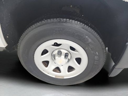 Used 2015 Chevrolet Silverado 1500 W/T image 9