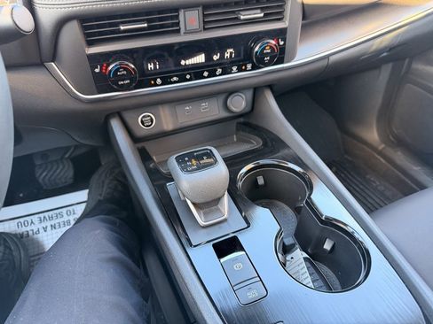 Used 2023 Nissan Rogue SV w/ SV Premium B Package image 19