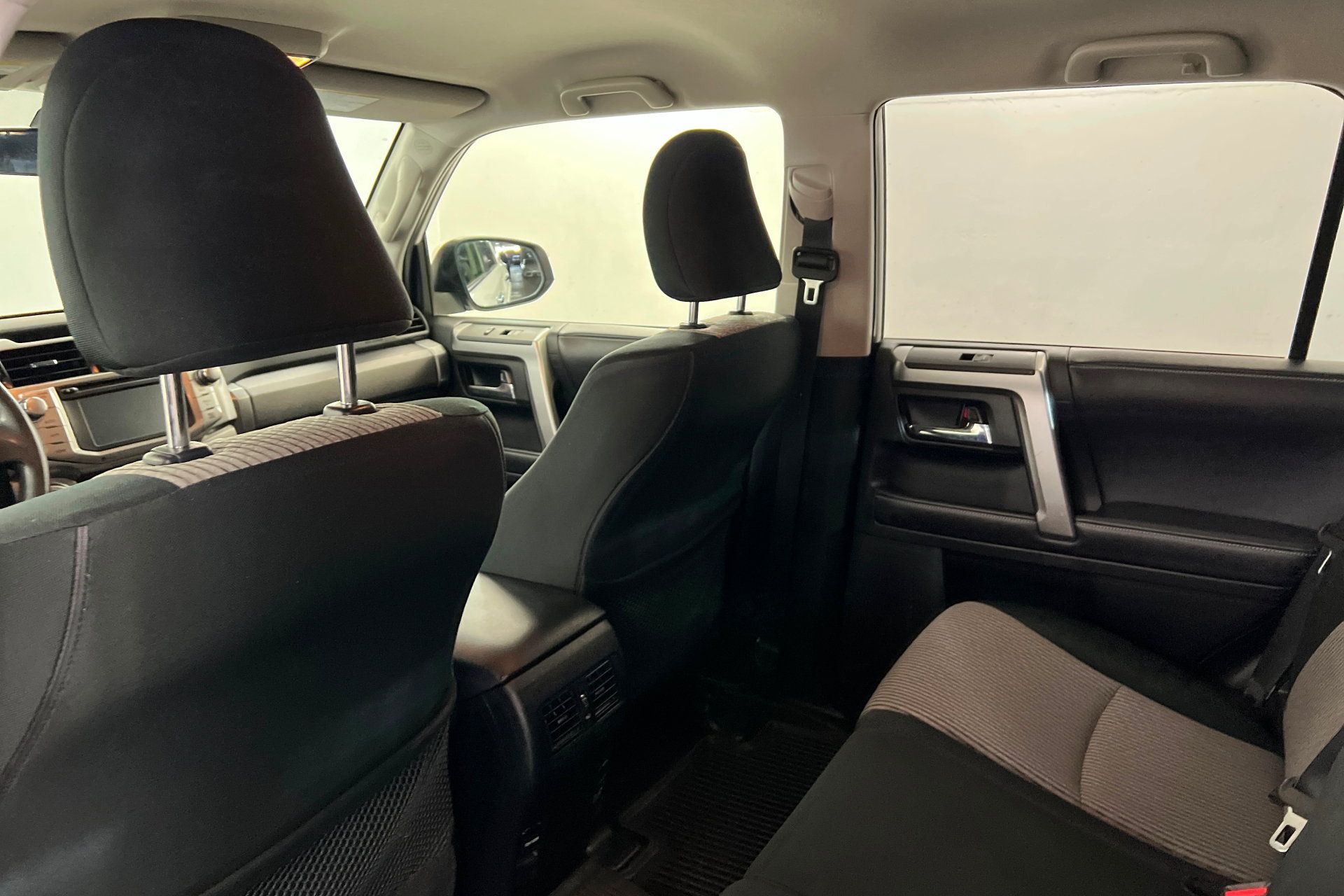 Used 2018 Toyota 4Runner SR5 AWD/4WD image 20
