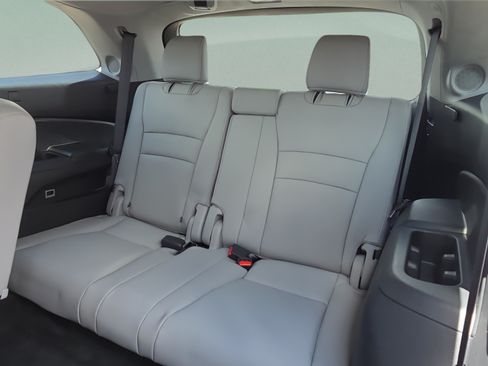 Used 2016 Honda Pilot Touring image 13