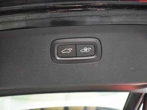 Used 2016 Volvo XC90 T6 Momentum w/ Momentum Plus Package AWD/4WD image 28