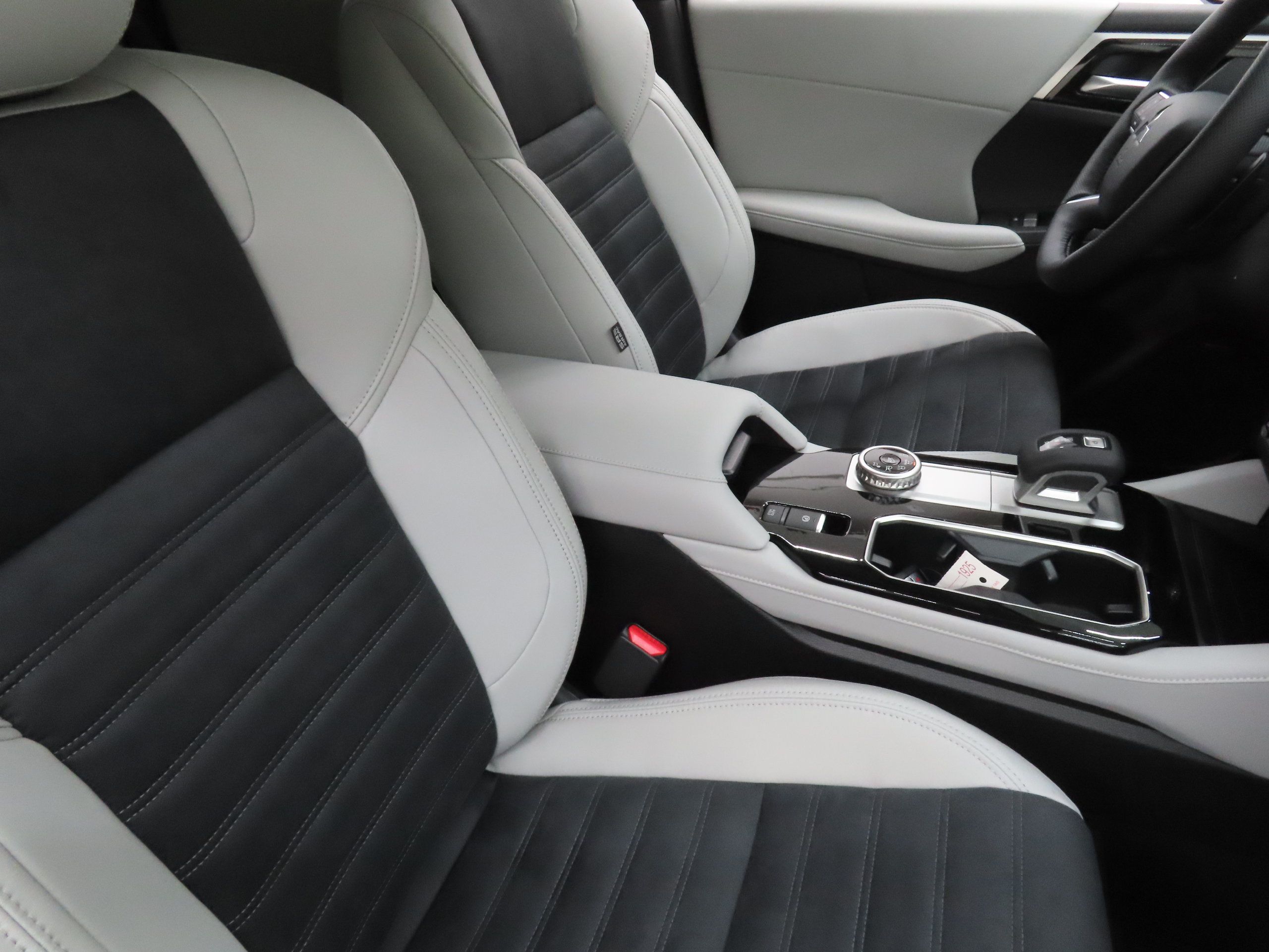 New 2026 Mitsubishi Outlander SE FWD image 25