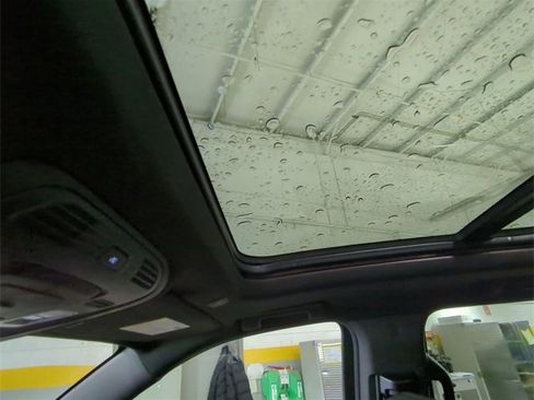 Used 2021 GMC Yukon XL Denali w/ Denali Premium Package image 18