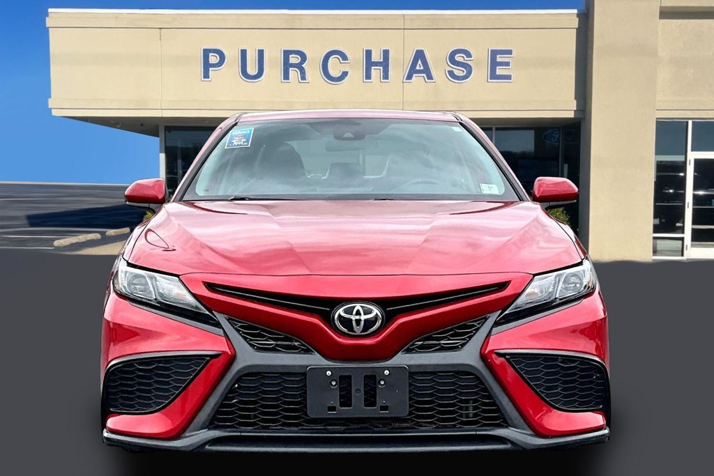 Used 2021 Toyota Camry SE FWD image 2
