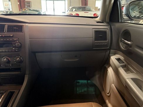 Used 2005 Dodge Magnum R/T image 83