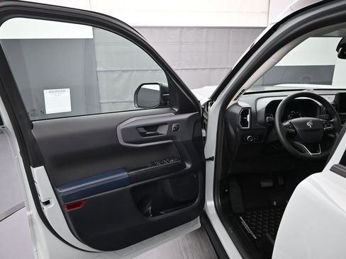 Used 2024 Ford Bronco Sport Outer Banks w/ Tech Package image 9