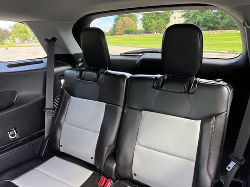 Used 2023 Ford Explorer XLT w/ Equipment Group 202A AWD/4WD image 25