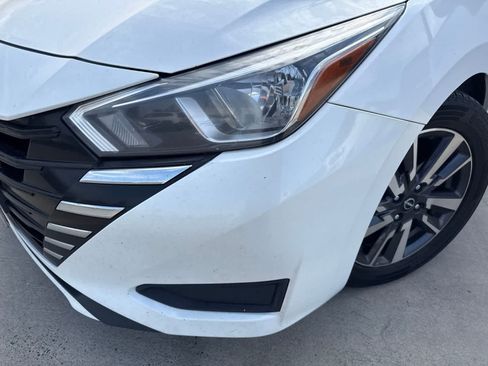 Used 2023 Nissan Versa SV FWD image 5