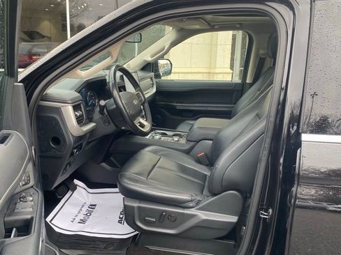 Used 2023 Ford Expedition XLT image 15