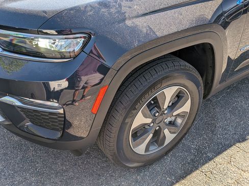 Used 2023 Jeep Grand Cherokee 4WD 4xe image 11