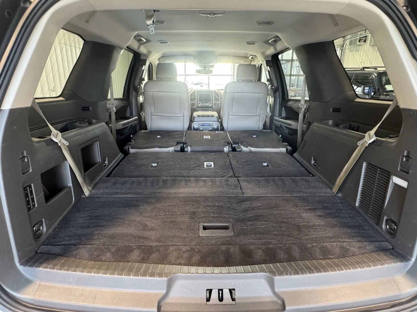 Used 2019 Ford Expedition XLT w/ Equipment Group 202A AWD/4WD image 16