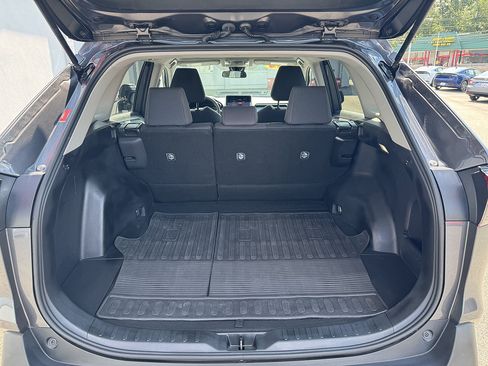 Used 2024 Toyota RAV4 LE AWD/4WD image 10
