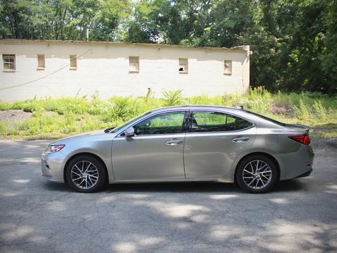 Used 2016 Lexus ES 350 w/ Navigation System Package FWD image 4