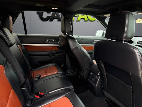Used 2019 Ford Explorer XLT w/ Equipment Group 202A AWD/4WD image 20