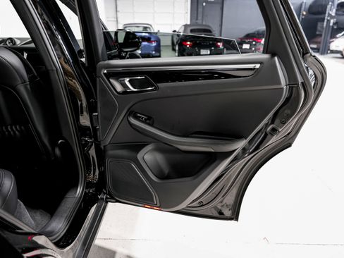 Used 2024 Porsche Macan image 26