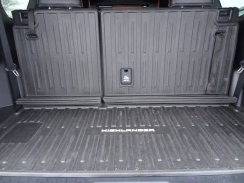 Used 2023 Toyota Highlander XSE image 20