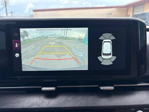 Used 2022 Kia Carnival EX FWD image 21