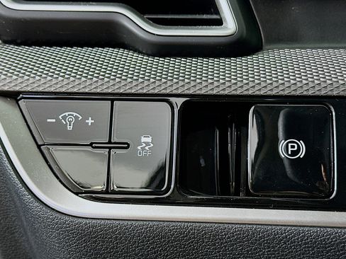 Used 2025 Kia Sportage LX image 16