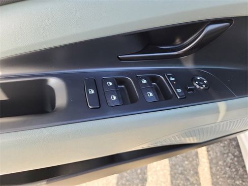 New 2025 Hyundai Elantra Limited image 15