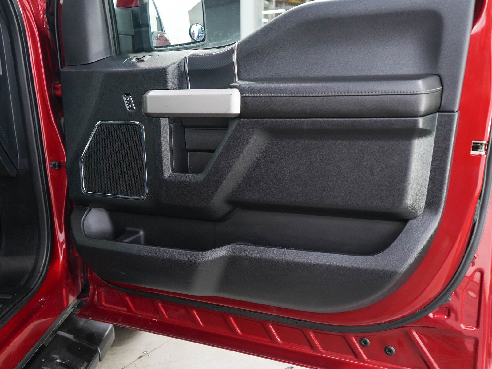 Used 2019 Ford F150 Lariat w/ Equipment Group 502A Luxury AWD/4WD image 9