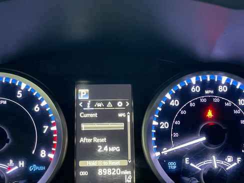 Used 2019 Toyota Highlander LE AWD/4WD image 15
