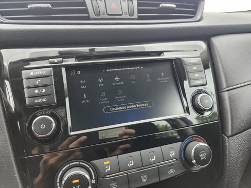 Used 2018 Nissan Rogue S FWD image 4