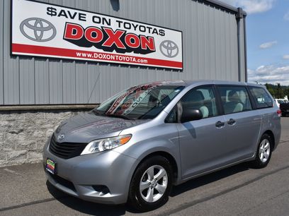 Used 2012 Toyota Sienna w/ Towing Pkg