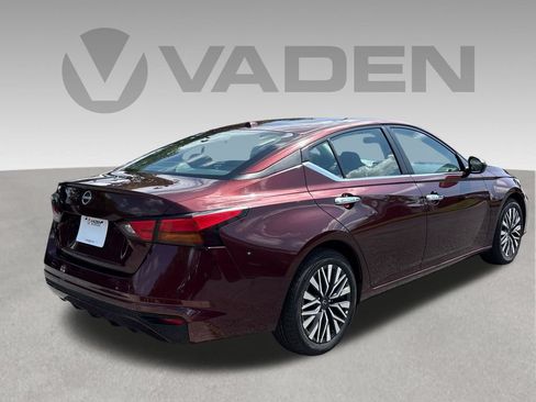 Used 2025 Nissan Altima 2.5 SV FWD image 23